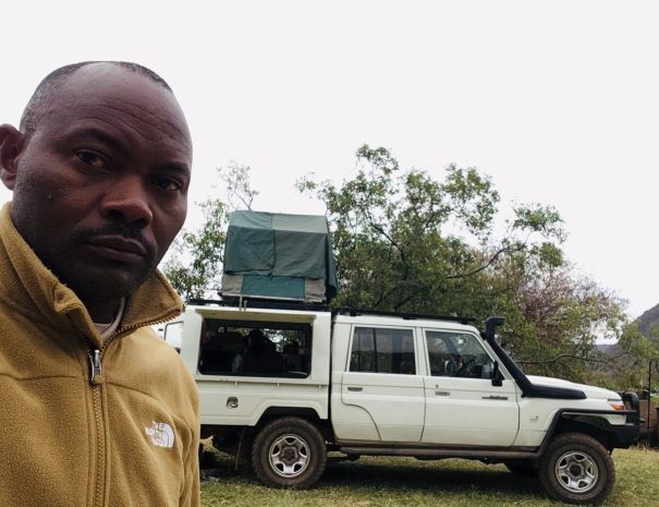 safari car with the camping tent at the top